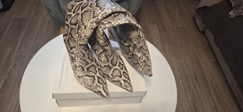 Vand cizme Zara,mărimea 37