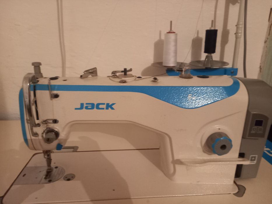 Продается швейная машина. Jack