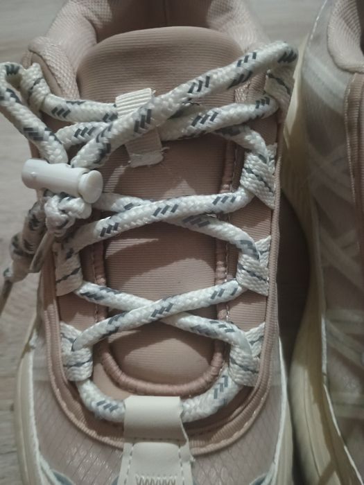 Adidași bej mărimea 38