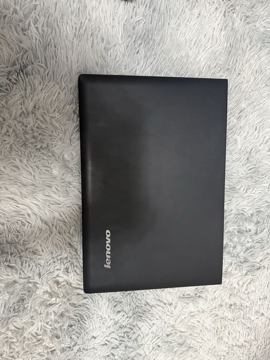 Ноутбук черный .