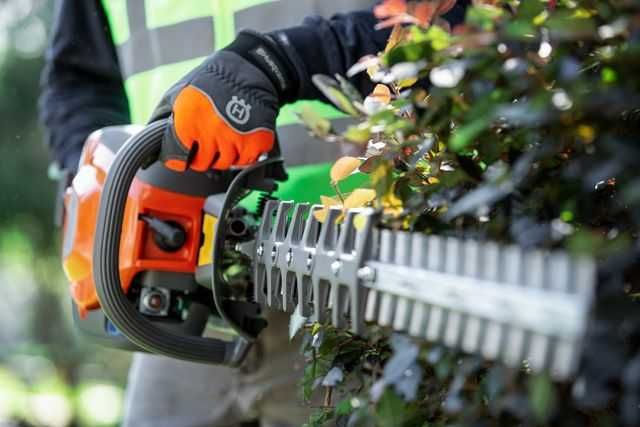 Кусторез бензиновые Husqvarna 122HD60 для профессионалов (Stihl,Bosch)