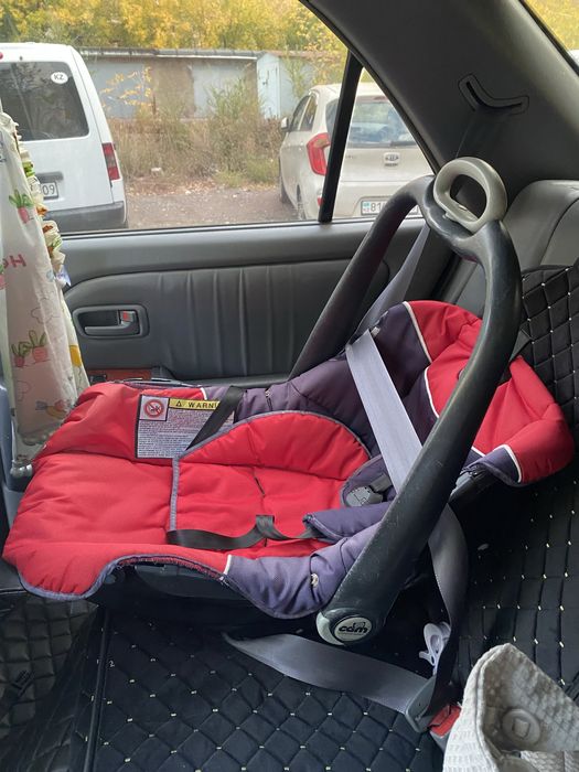 Продам автолюльку от 0  до 6 месяцев