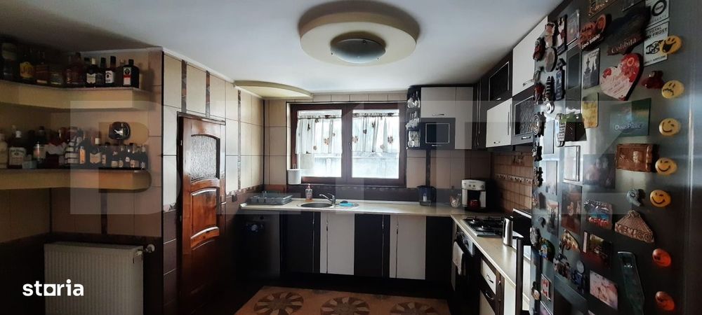 Casa de vanzare, 202 mp, zona Micro 17