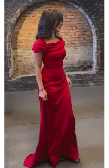 Женское вечернее платье