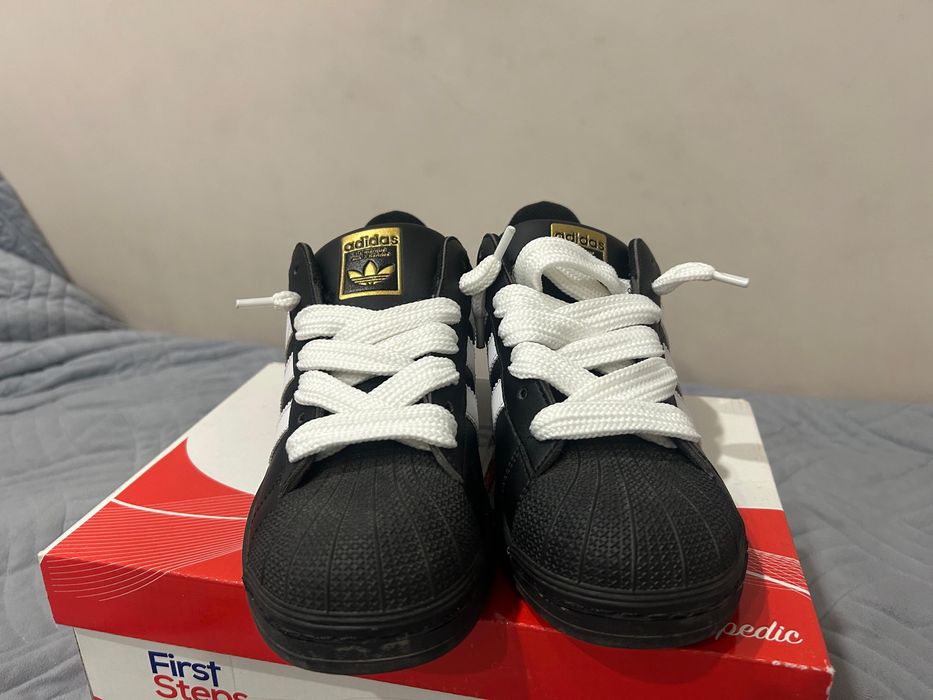 Продам крассовки Adidas superstar