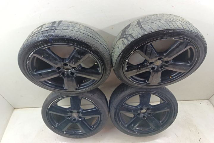 Set jante aliaj cu anvelope 225/40 R18 Iarna Greenlander 8.0Jx18H2 Et