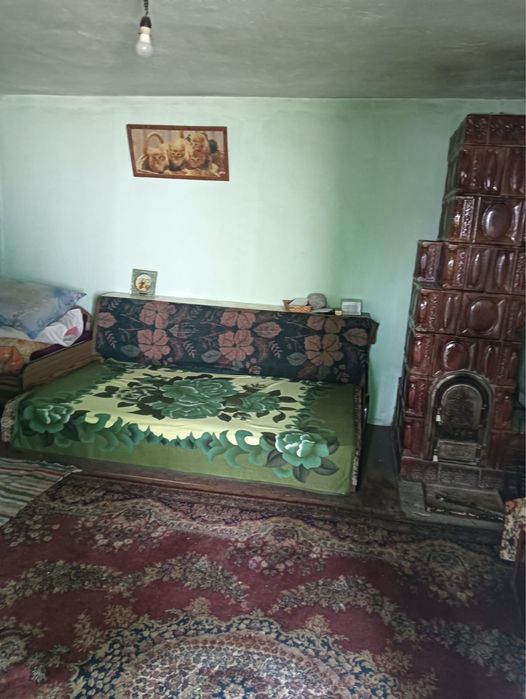 vând casă locuibilă 3 camere generoase ,hol generos,bucatarie