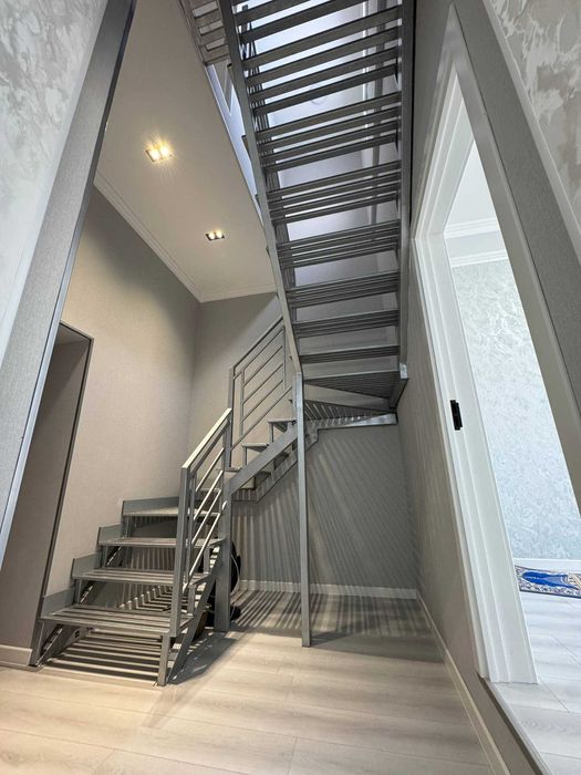 Kvartira sotiladi 3-xona 70kv + 65kv mansardaham. NOVOSTROYKA G'ISHTLI