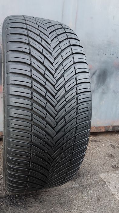 1брой  всесезонна гума 225/40/18 Toyo Celsius AS2
dot23
7.4mm
Много до