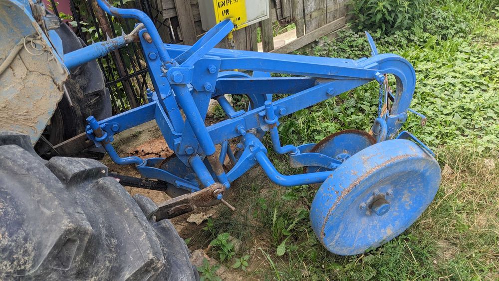 Tractor și freză+plug