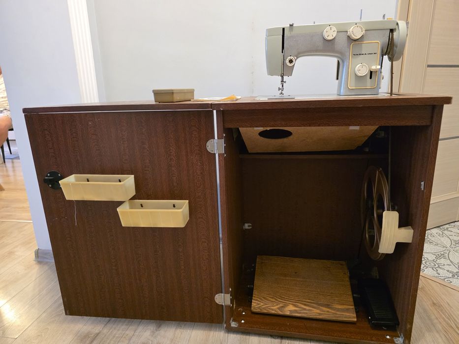 Швейная машинка Чайка-142 М