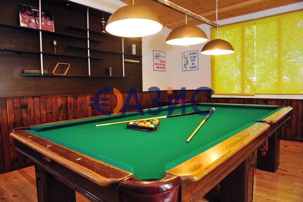 Семеен хотел с ресторант в село Кошарица, България, 744 кв. м, 749000