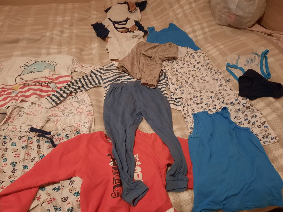 Продавам  сет детски дрехи за  момче 18-24месеца