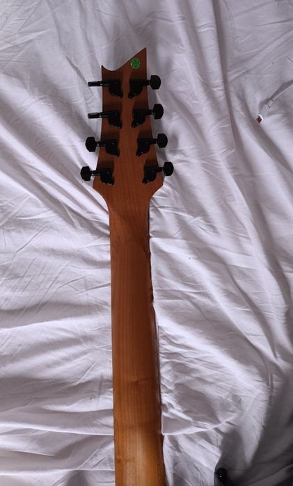 8 corzi Baritone multiscale Harley Benton chitara electrica