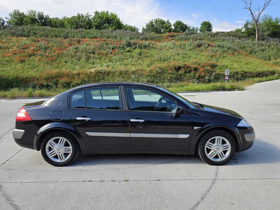 Renault Megane 2 Sedan 1.6 Benzină 2005 – foarte întreținută