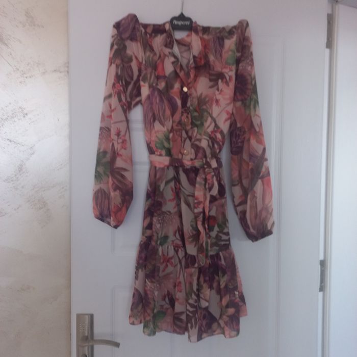 Елегантни дамски рокли