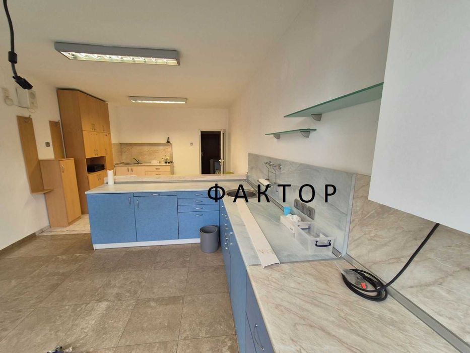 Дава се под наем Офис в Пловдив, Център - 100 кв.м за 612 € - Снимка #3