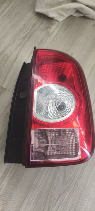 Dacia Duster 2010 - stop/tripla dreapta spatete
