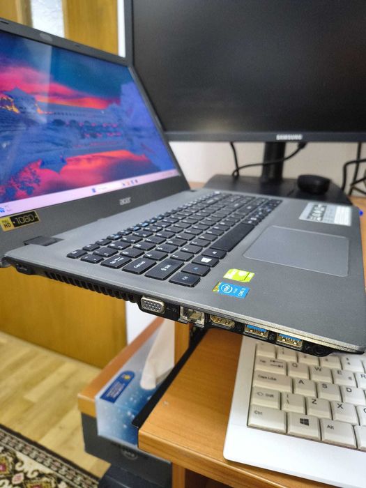 Laptop Acer Aspire E15