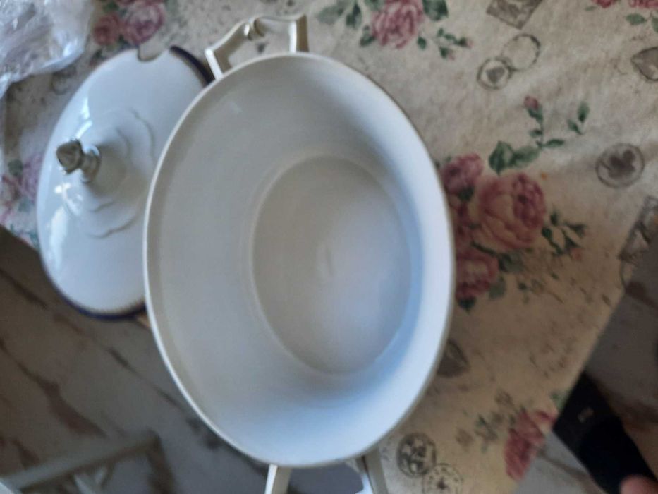 Продавам супник и чиния-плато