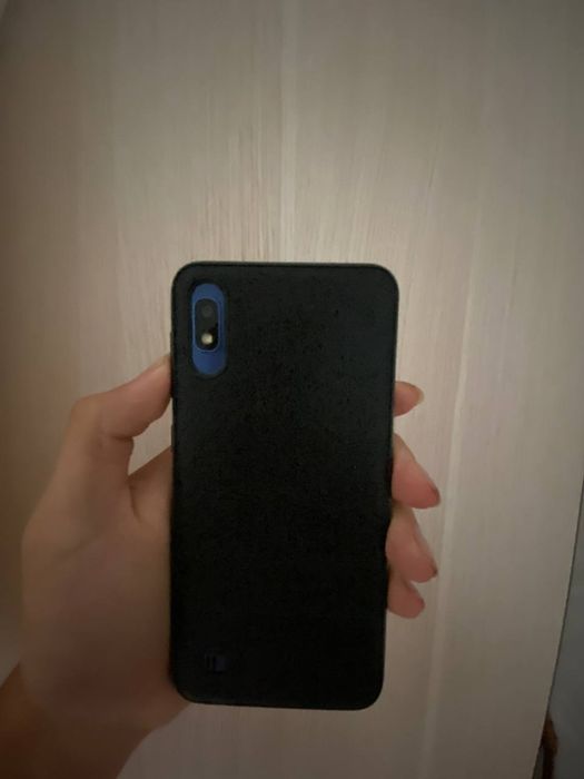 Смартфон Samsung A10 в хорошем состоянии