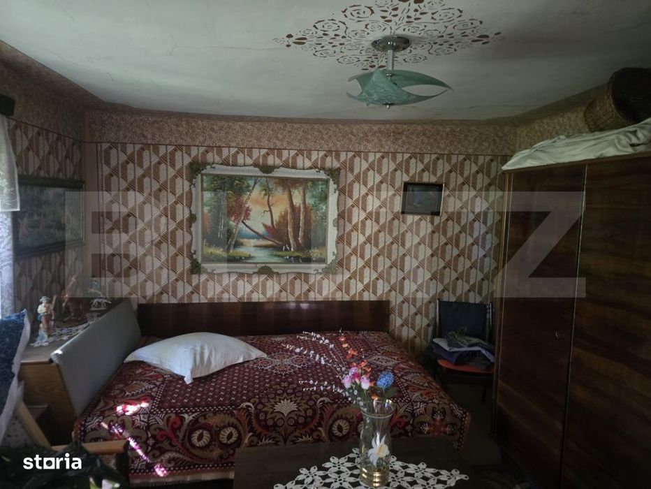 Casa batraneasca cu curte mare de 1.100 mp in orasul Titu