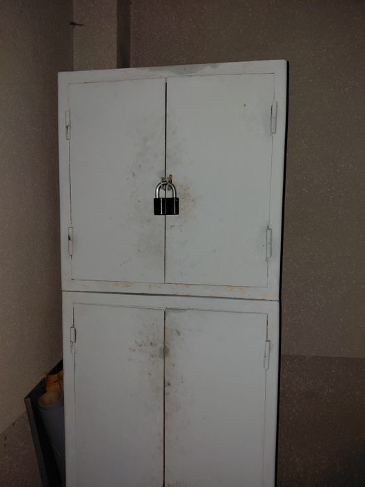 Продам железный шкаф