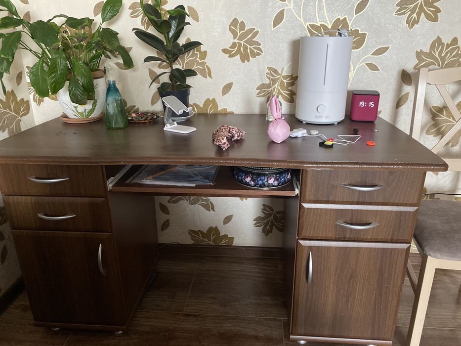 Продается компьютерный стол