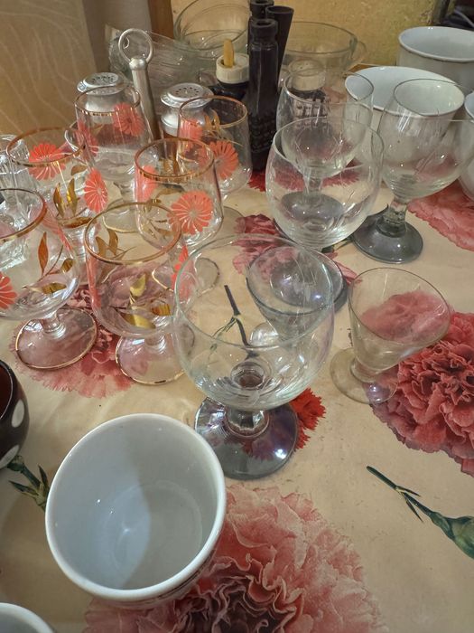 Стъклени и порцеланови старинни чаши