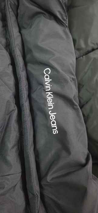 Продам жилетку Calvin Klein