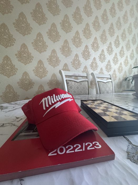 Продам бейсболку Milwaukee