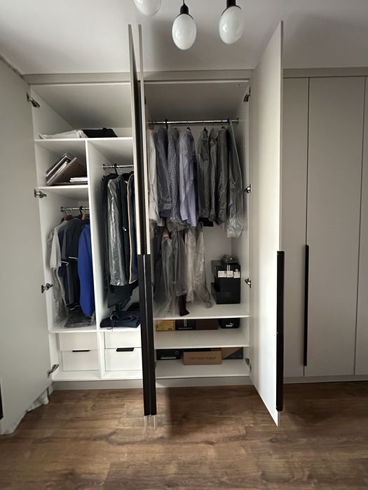 Продается встроенный шкаф