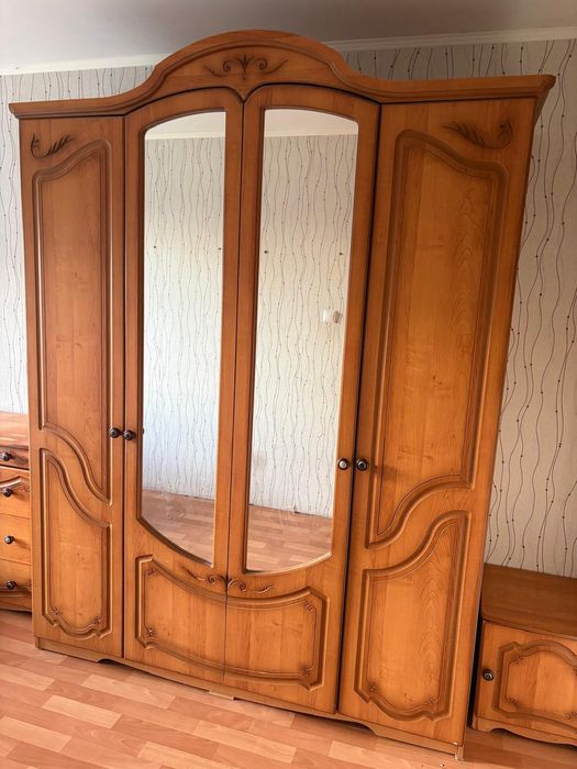 Продам спальный гарнитур