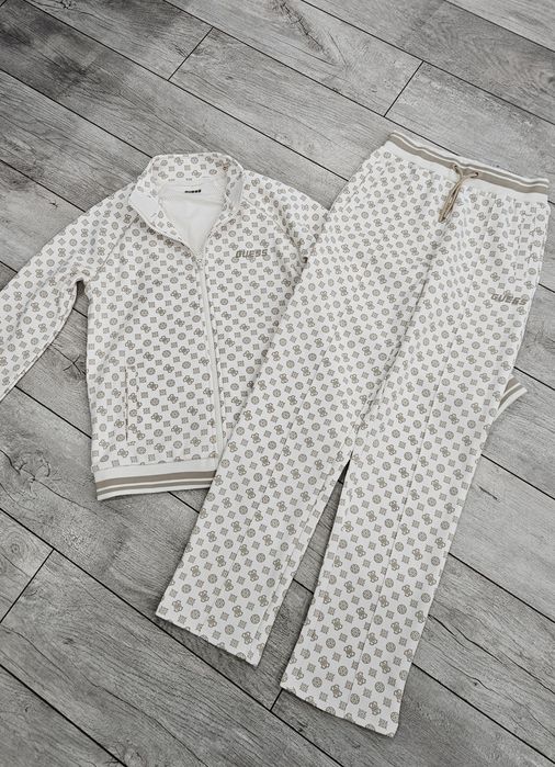 Чисто нов комплект Guess