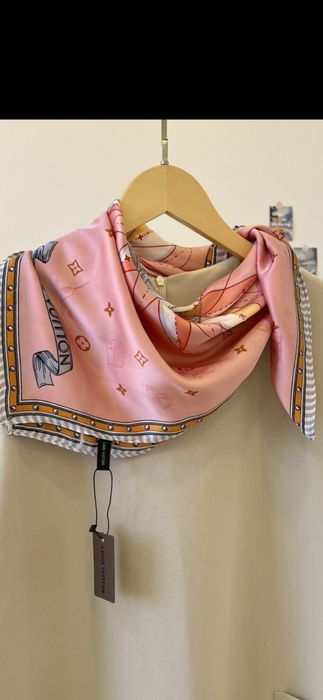 Eșarfă Louis Vuitton, model 2026, 70x70cm,4 modele, preț fix