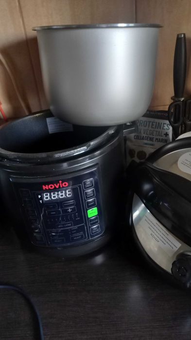 Multicooker sub presiune nou, capacitate 6 litri si carte rețete