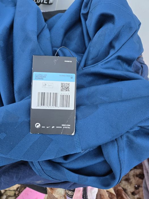 Nike оригинална дамска блузка нова  М размер