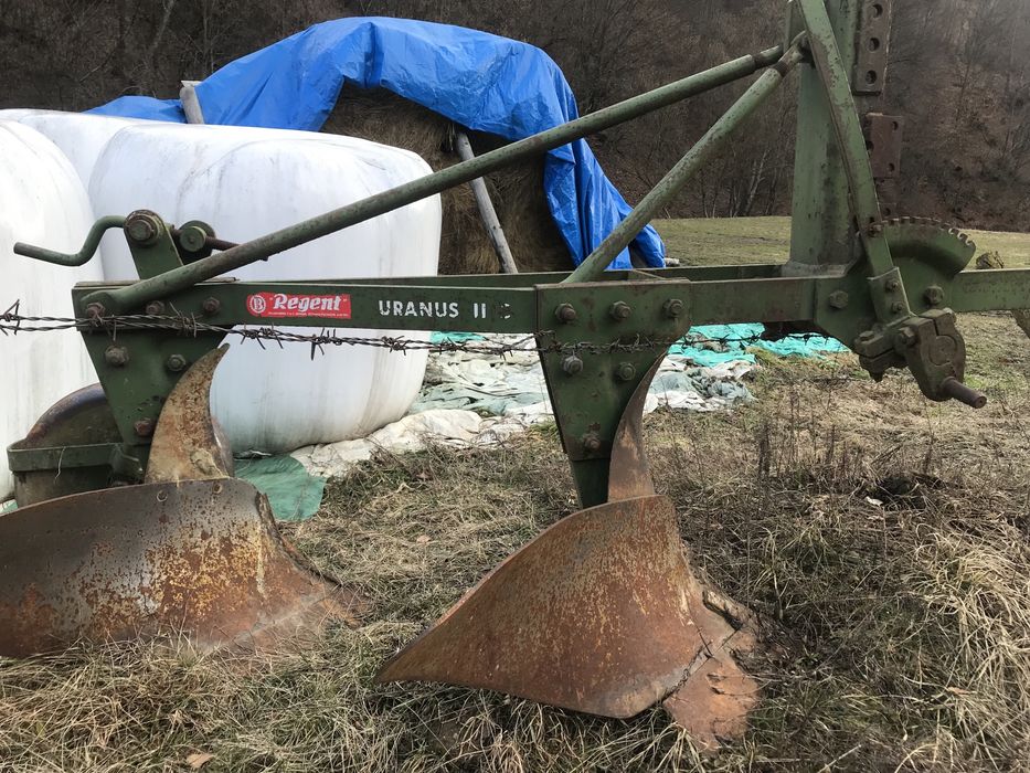 Plug Regent pentru tractor mare