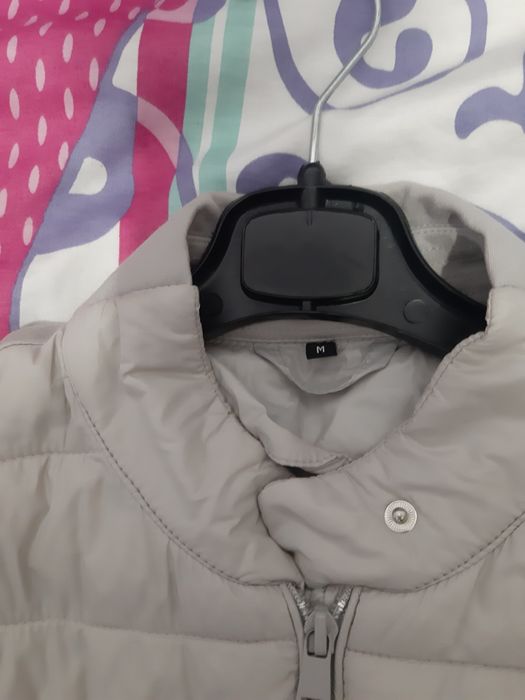 Vând geacă femei primăvară