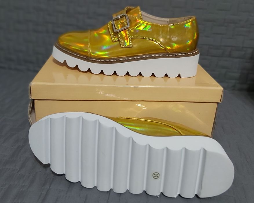 Pantofi cu platforma aurii