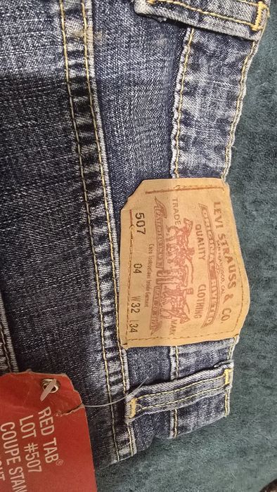 Различни модели-Чисто нови дънки и яке