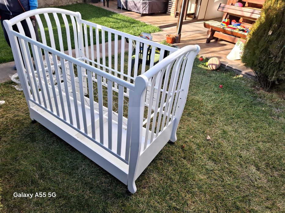 Кошара бебешка дървена с размери 130см. на 70см.