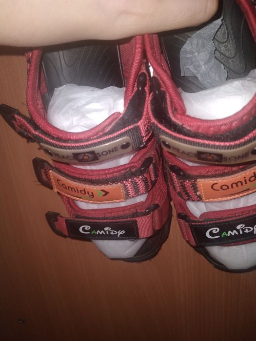 Продам летние сандалии красные