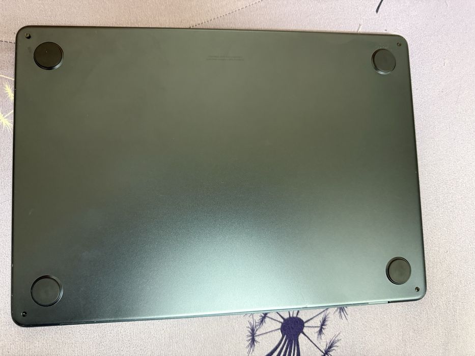 Vând MacBook Air 13” cu Apple M3 – 512GB SSD, model A3113.