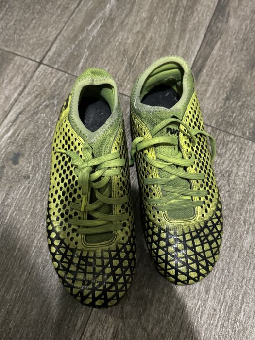 Футболни обувки стоножки и бутони