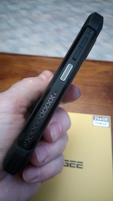 Смартфон "Doogee" S mini