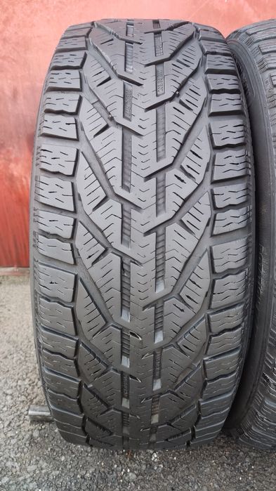 2бр. зимни гуми 205/50/17 Kormoran 
dot21
7.5mm
Много добро състояние