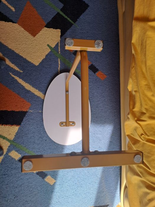 Приставной столик