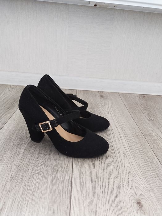 Женские черные туфли