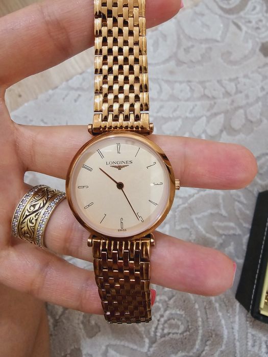Предлагам запазени без никакви забележки дамски оригинални часовници
